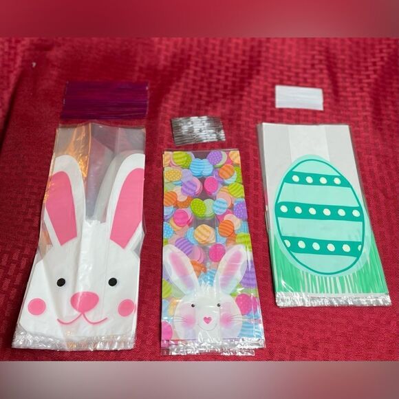 30+ NEW Adorable Easter Treat Cellophane Bags with Ties NWOT - Picture 12 of 12
